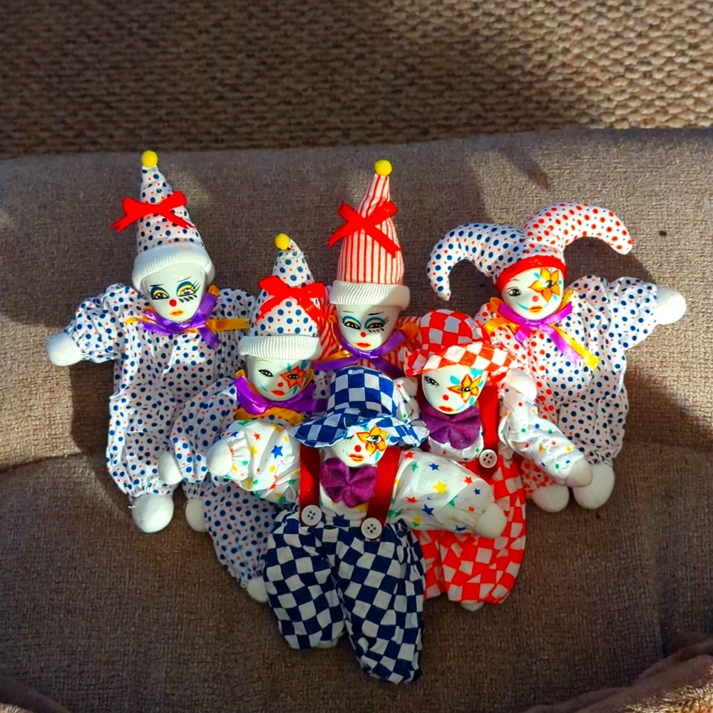 Clowns 6 of them